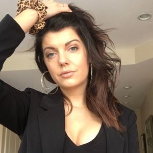 Meet your Posher, Caitlin